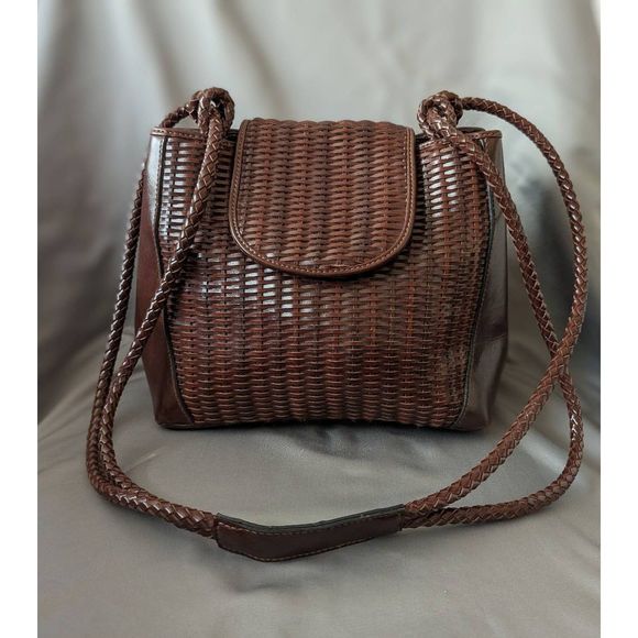 LVoutlander's tweet photo. So good I had to share! Check out all the items I'm loving on @Poshmarkapp #poshmark #fashion #style #shopmycloset #goldcoast #athleta #tibi: https://t.co/Xc2YnmNWFl https://t.co/b8zUv8htKe