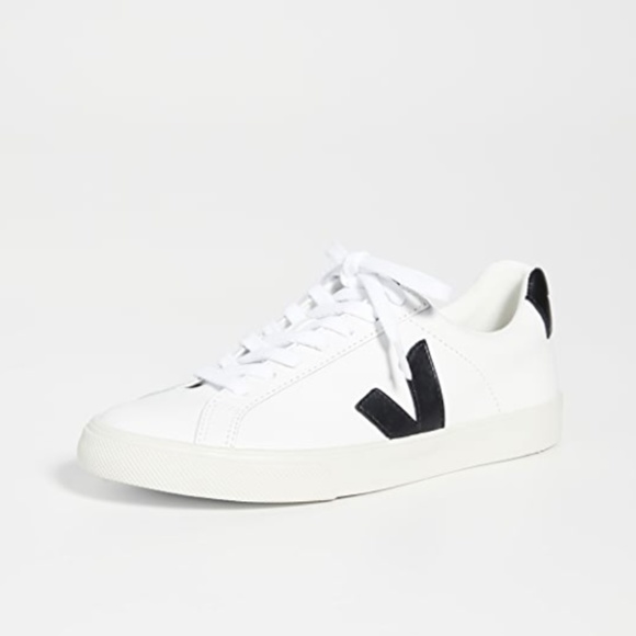 MommiesFreebies's tweet photo. So good I had to share! Check out all the items I'm loving on @Poshmarkapp #poshmark #fashion #style #shopmycloset #quayaustralia #veja: https://t.co/EO7PVYyNFN https://t.co/Xl4s0TyIvT