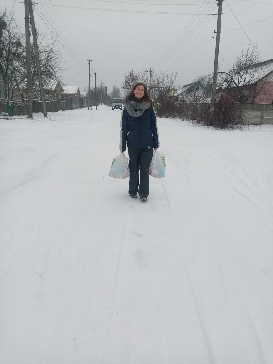 Pedruscus13's tweet photo. @Gerashchenko_en From Minorca to Ukraine giving love  and food. My oldest daughter. And soon with my youngest daughter too. And at home 2 women and 2 girls from Kramatorsk: our family growing up. https://t.co/BkGzsWScRz