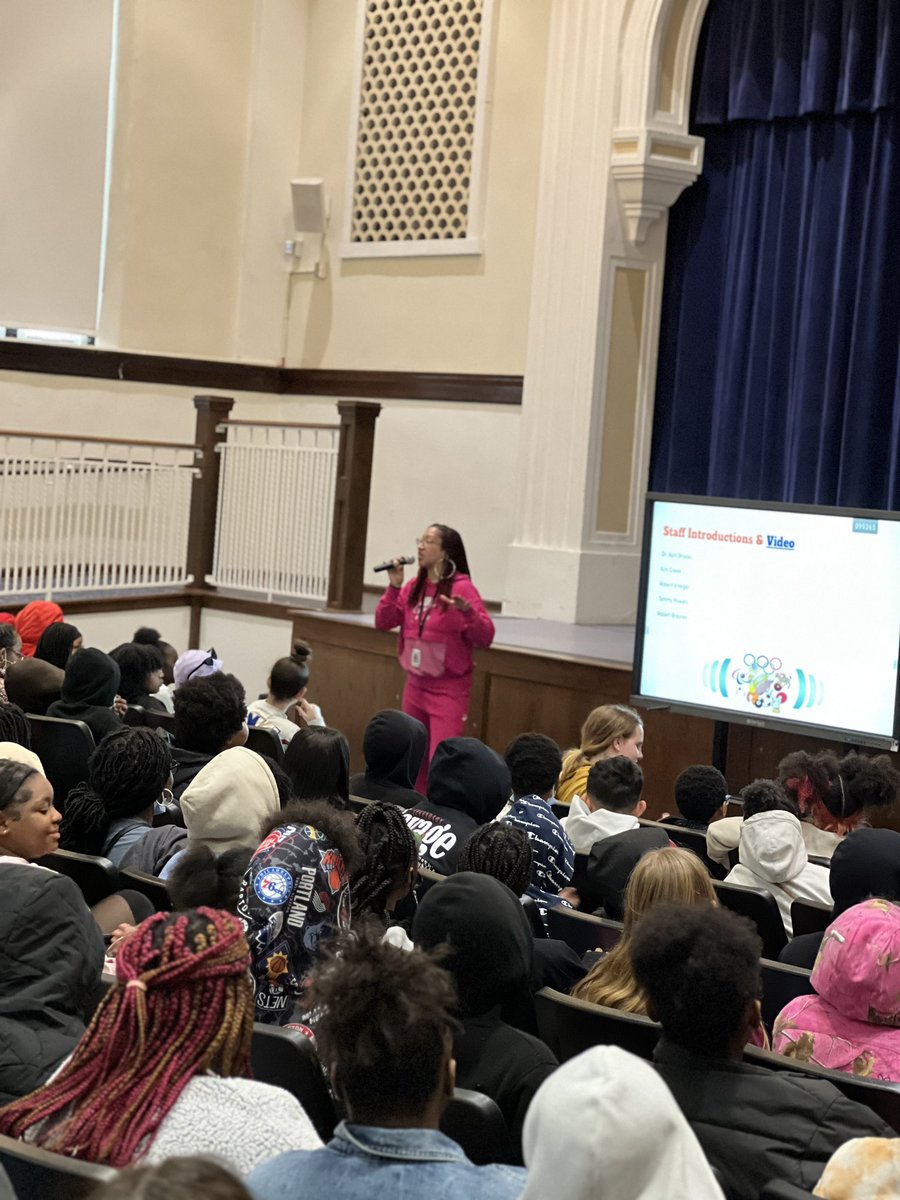 Thank you Western Middle School for allowing me to kickoff our Spring Sports Participation Pep Rallies. They were a energetic and attentive audience!! Can’t wait to see more students get involved in Spring Sports!! <a href="/WMSFA/">Western Middle School for the Arts</a> @HSmith_WMSFA <a href="/JCPSKY/">JCPS</a> @RobFulk