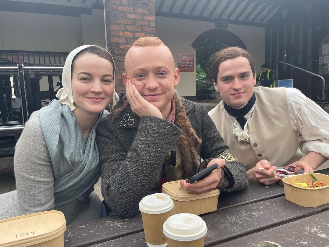 charlesvdvaart's tweet photo. 🎬 Behind the scenes photo of Charles Vandervaart

@/hughross.actor via Instagram: “3 young friends #Outlander Season 7 arriving summer 2023” https://t.co/sKRBpleVo3