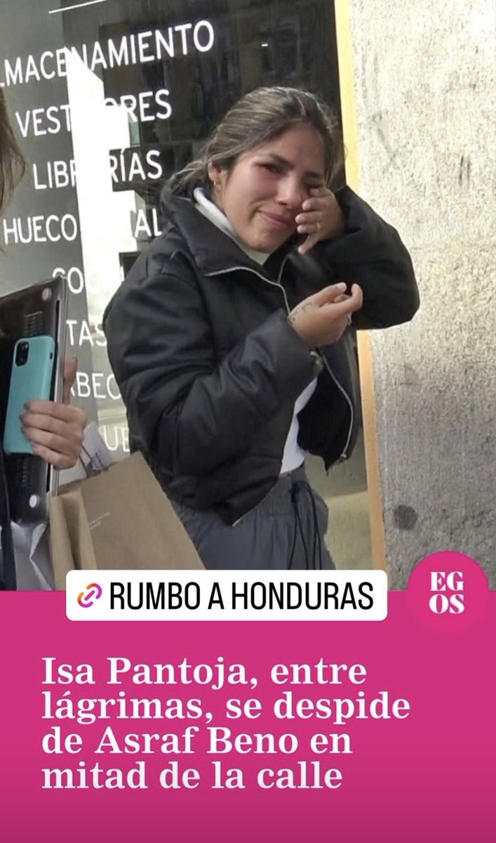 AlexandraAF15's tweet photo. Jajajajajajja la novia doliente jajajajajajaa 😂 🤣 
Llorando por el vago q al fin va a mover el lomo un poquito 
Y lo hace delante d las cámaras jajaa para q tenga de q hablar jajajajaj 🤣 https://t.co/UR26Zwd2ny