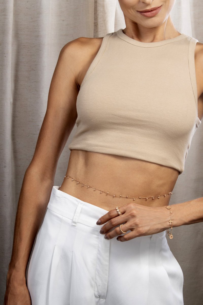 carla_amorim_'s tweet image. Aproveite a estação para transformar seu colar em um body chain!💛🌟✨

Aqui sugerimos o Amorinhas para criar um efeito super estiloso em looks de verão! 

#CarlaAmorim #BodyChain #DicadeStyling