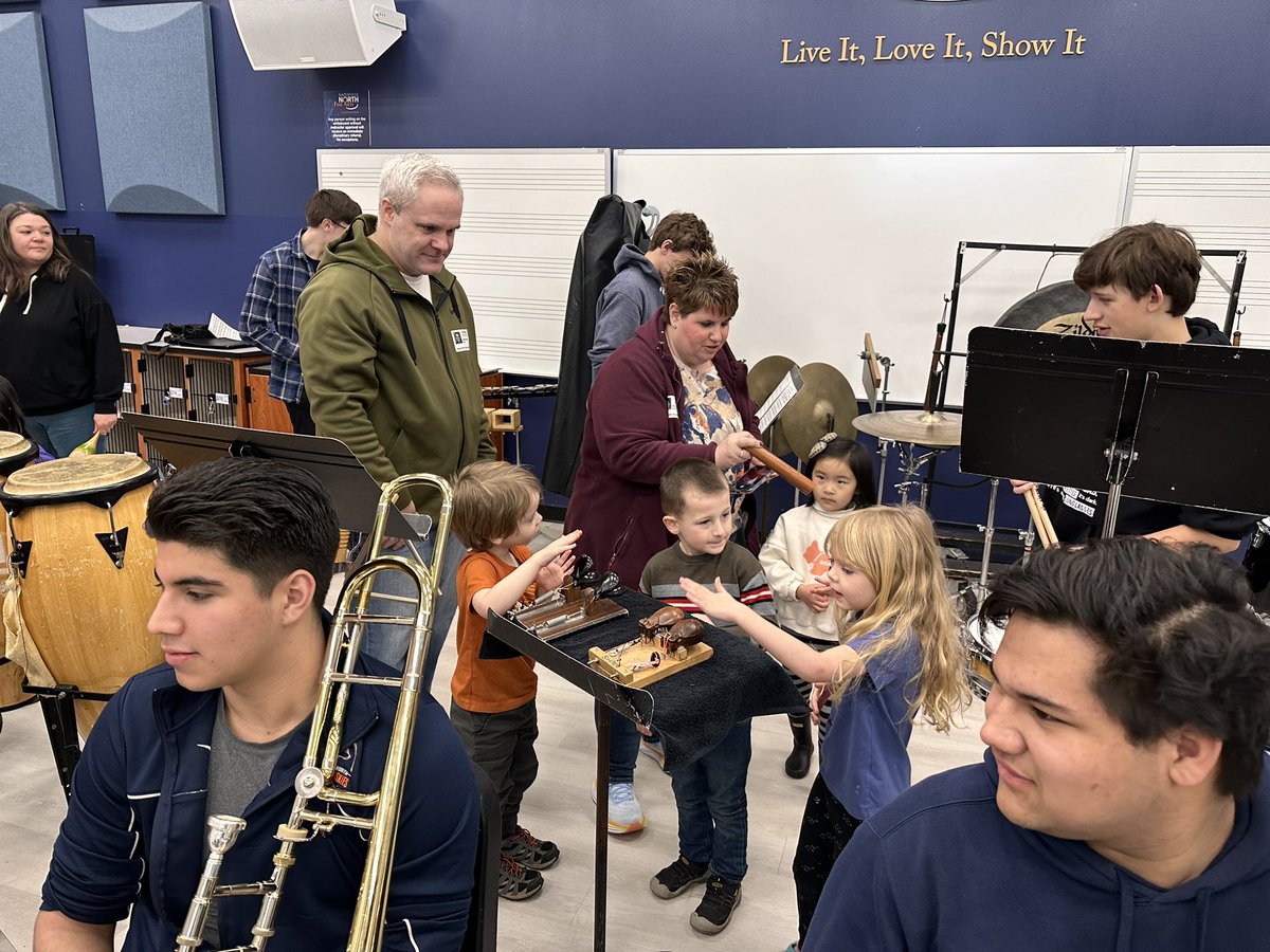 NNorthBands's tweet photo. Today we had the pleasure of welcoming students from The Hobson School to 2nd Period Band! We were so happy to show our young, future Huskies our instruments and even let them try out some percussion! https://t.co/WIqxv4QWEF