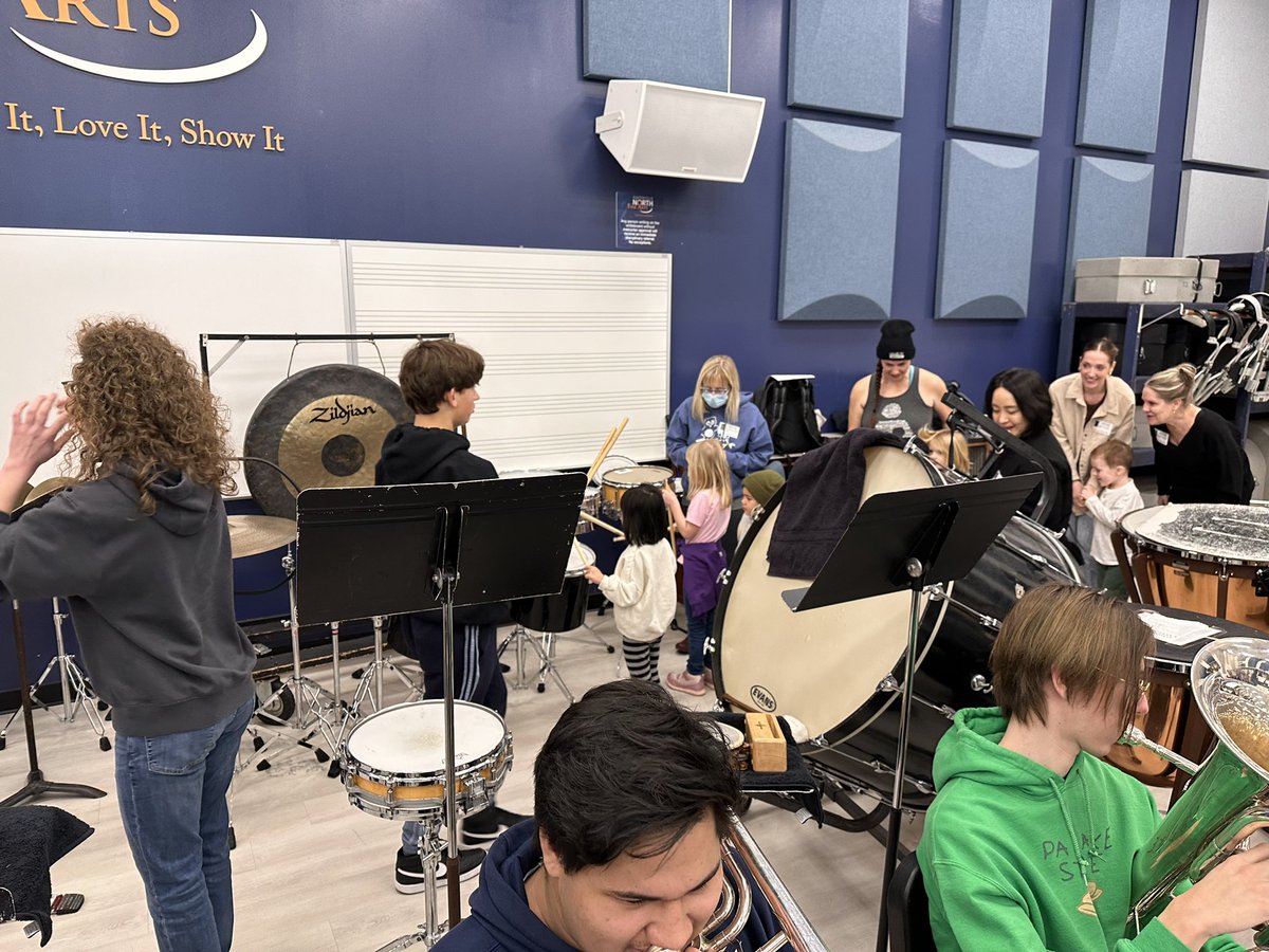 NNorthBands's tweet photo. Today we had the pleasure of welcoming students from The Hobson School to 2nd Period Band! We were so happy to show our young, future Huskies our instruments and even let them try out some percussion! https://t.co/WIqxv4QWEF