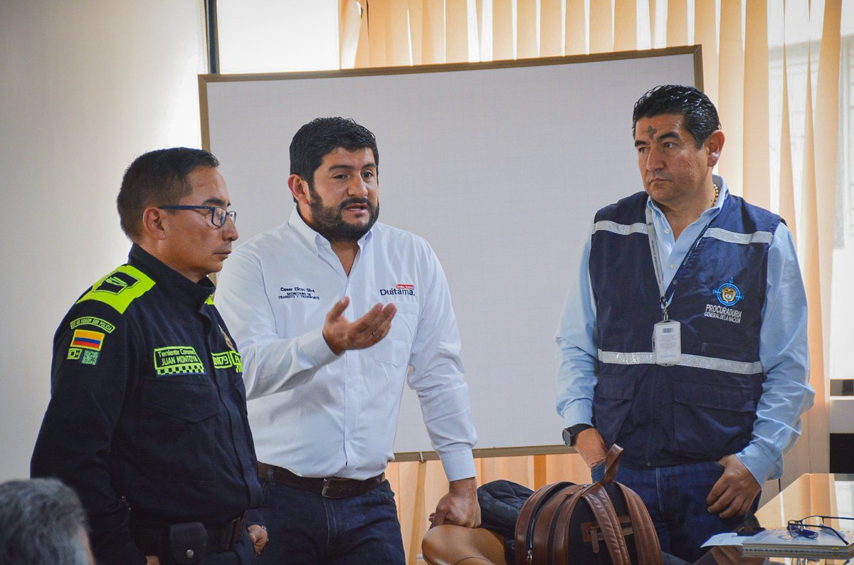 DavidOrteGomez's tweet photo. Duitama es un ejemplo nacional de diálogo con el gremio de taxistas: se logró la construcción colectiva de acuerdos en una mesa de concertación. 

Más información aquí 👇

https://t.co/8L6d07Ld2m https://t.co/RtB43XWJWw