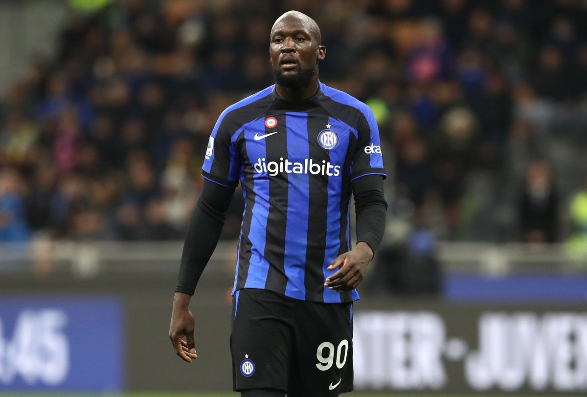 FabrizioRomano's tweet image. Inter CEO Marotta: "Why Lukaku on the bench? Romelu has 103 kg to carry on his shoulders, he must be physically fit. It's not yet 100% fit, he’s getting back to the best form”. 🚨🔵 #UCL

“We expect Romelu to do great things in the second part of the season”.