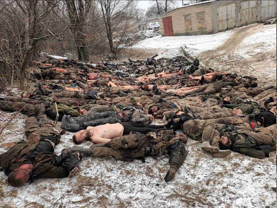 UkraineLiberate's tweet photo. Yevgeny Prigozhin showed this photograph with a group of dead PMC Wagner mercenaries "killed on 21 February". He accused Russian leaders of causing these deaths by not supplying his troops with ammunition. 
 #UkraineWar #Russia #Ukraine #FreeUkraine #Wagner #Dead #Terrorists https://t.co/BanTxlLoZM
