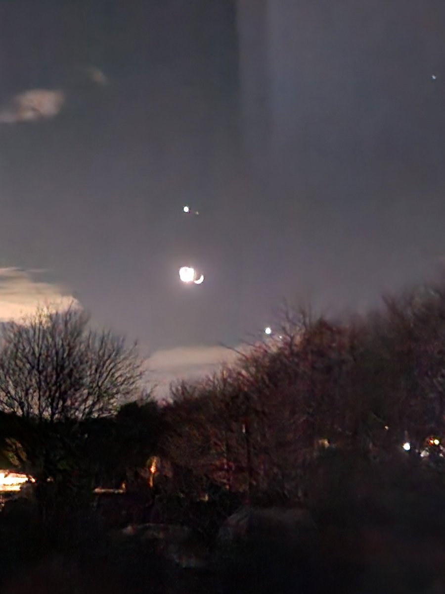 danniibarr's tweet photo. Both E and M were amazed to see Jupiter and Venus tonight. Getting a decent picture was a tough ask. The first from the back door and the second from the window (but with refelction) @BPSMissCanning @BPSMissCanning @BPSMrChalmers @BonnybridgePS @MissC_HT @KilpatrickDonna https://t.co/N5CbUydPln