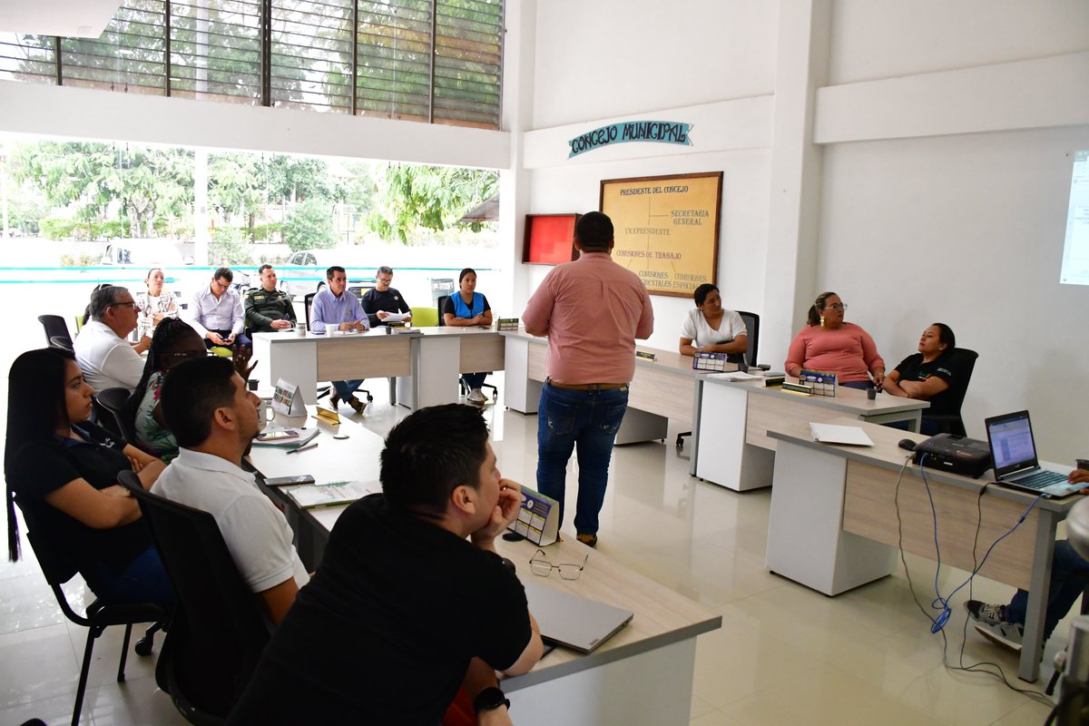 Fuentedeoro_M's tweet photo. Se realizó COVE, para analizar los eventos de interés en Salud Pública. Además, se socializó el Plan de Acción de Dengue a implementar durante el 2023, y se establecen acciones, como recolección de inservibles, lavado de tanques en barrios y veredas, entre ellas Puerto Limón. https://t.co/viVj2aRNJO