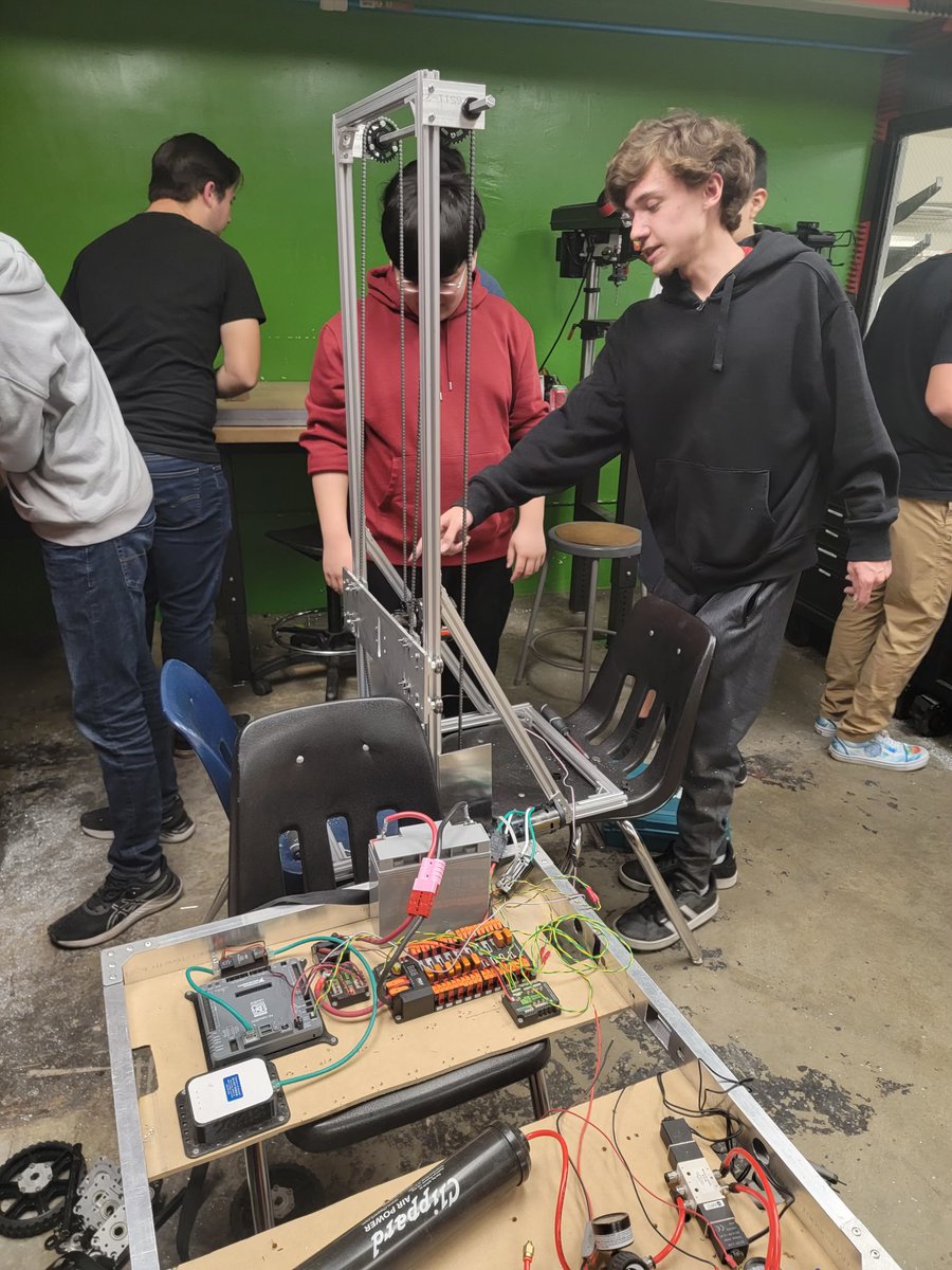 GlendoraUnified's tweet photo. Tartan Robotics at work #CTEweek https://t.co/Br8uV0JlN9