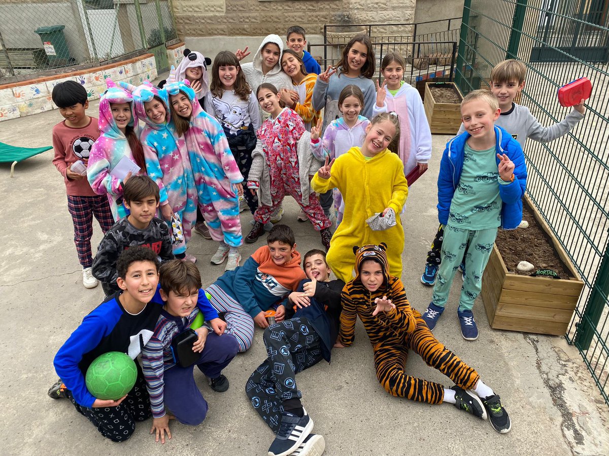 santjosepnavas's tweet photo. Avui hem anat a l’escola ben còmodes! Amb pijama!!! Tercera consigna de la reina del Carnestoltes. #setmanaboja #carnestoltes #festes https://t.co/W0A3ojRVZZ