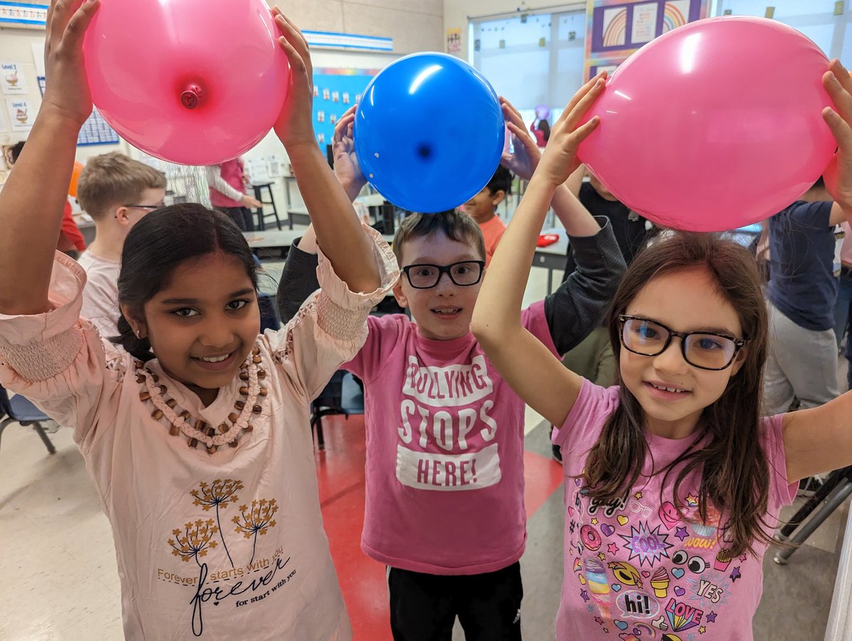 Grade 3's were having an 'electric' lesson about static! ⚡ <a href="/Mrs_Maharaj/">Christine Maharaj</a>