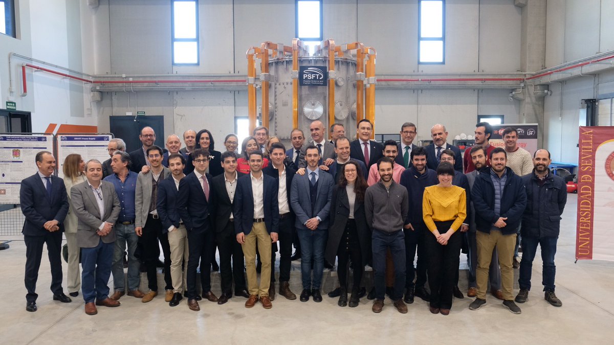 ParadelaJSr's tweet photo. La capacidad de innovación en #Andalucía no tiene techo. El proyecto #Tokamak que impulsa la @unisevilla en el @PuertoDeSevilla con financiación de @AndaluciaJunta explora la fusión nuclear. El primer reactor compacto de España ha sido creado aquí. https://t.co/yZv6U87Xns