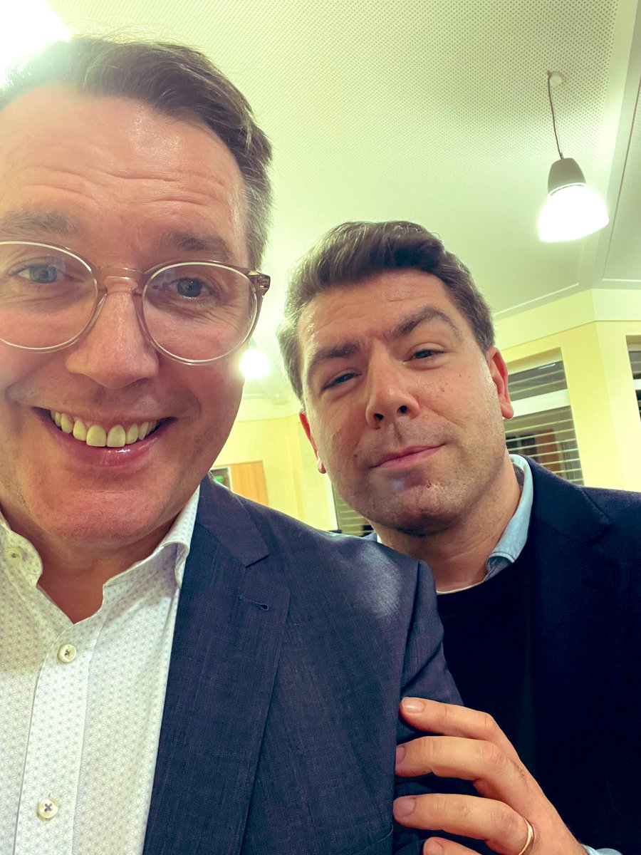 Alex_Schweitzer's tweet photo. Weil immer mal wieder gefragt wurde: Die #AbgeordnetenWG gibts noch und heute waren @ThomasHitschler und ich mal wieder in der gemeinsamen Heimat #Suedpfalz unterwegs: In Ortsvereinen zum Politischen #Aschermittwoch, aus Bund und Land berichtend. #BestesTeam https://t.co/vhtqWXX6i5