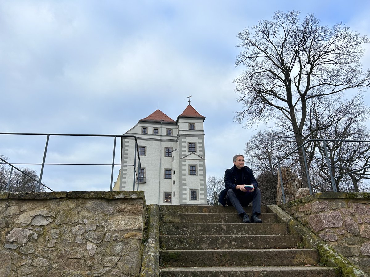 rumeliobserver's tweet photo. Diskussionen über “Europa unter Druck”, Krieg und Rechtsstaatlichkeit im Schulen - mit Lehrkräften aus ganz Sachsen.

Sehr interessant &amp; ermutigend! Danke für Inspiration &amp; Einladung ⁦@Bildung_Sachsen⁩ 

⁦@SachsenDe⁩ ⁦@armin_schuster⁩ ⁦@MPKretschmer⁩ https://t.co/gXjI5h0gK5