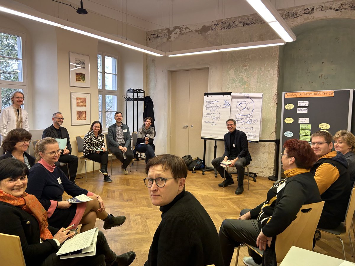 rumeliobserver's tweet photo. Diskussionen über “Europa unter Druck”, Krieg und Rechtsstaatlichkeit im Schulen - mit Lehrkräften aus ganz Sachsen.

Sehr interessant &amp; ermutigend! Danke für Inspiration &amp; Einladung ⁦@Bildung_Sachsen⁩ 

⁦@SachsenDe⁩ ⁦@armin_schuster⁩ ⁦@MPKretschmer⁩ https://t.co/gXjI5h0gK5