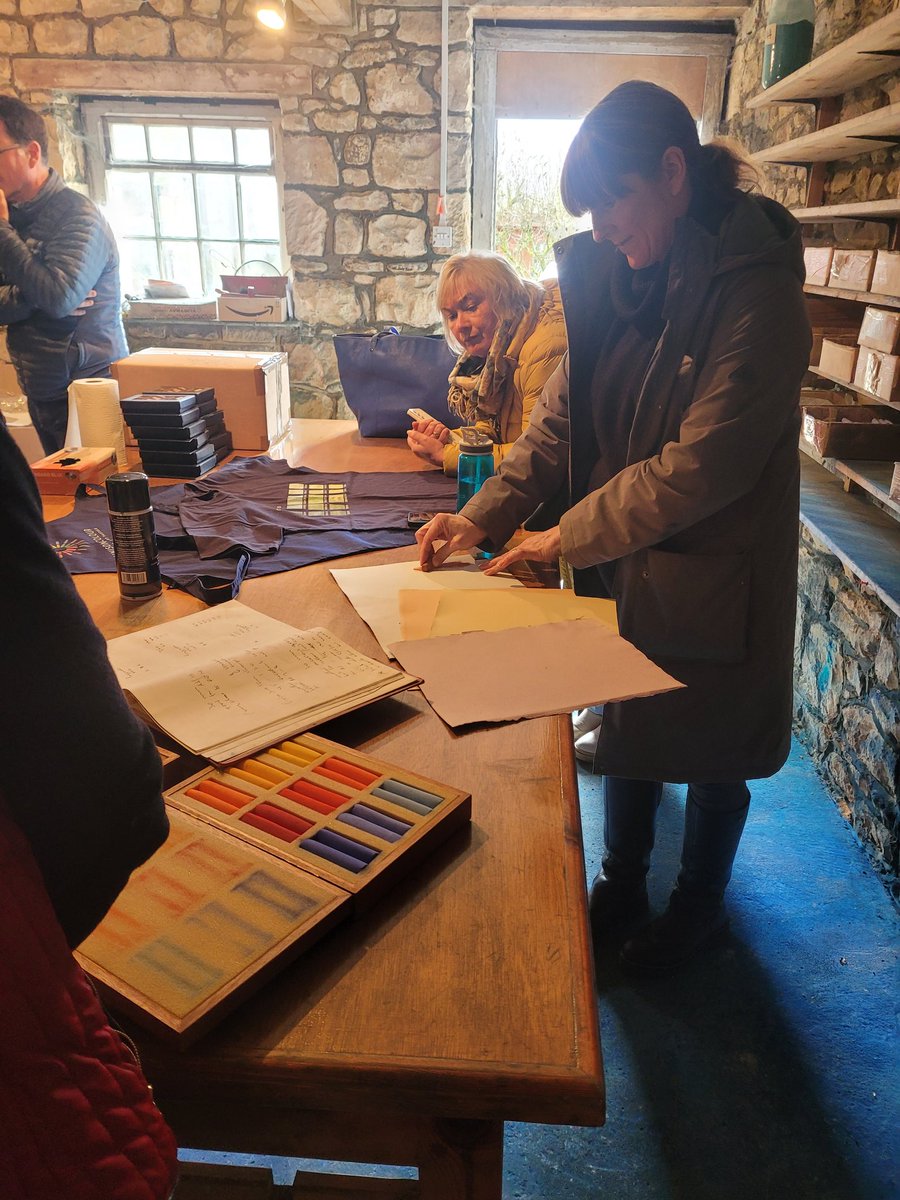We had a fantastic trip to the magical @UnisonColour today! What a treat to be shown behind the scenes! A wonderful day & we love these pastels so much! 💙🧡
#pastels #art #Wednesdaymotivation
