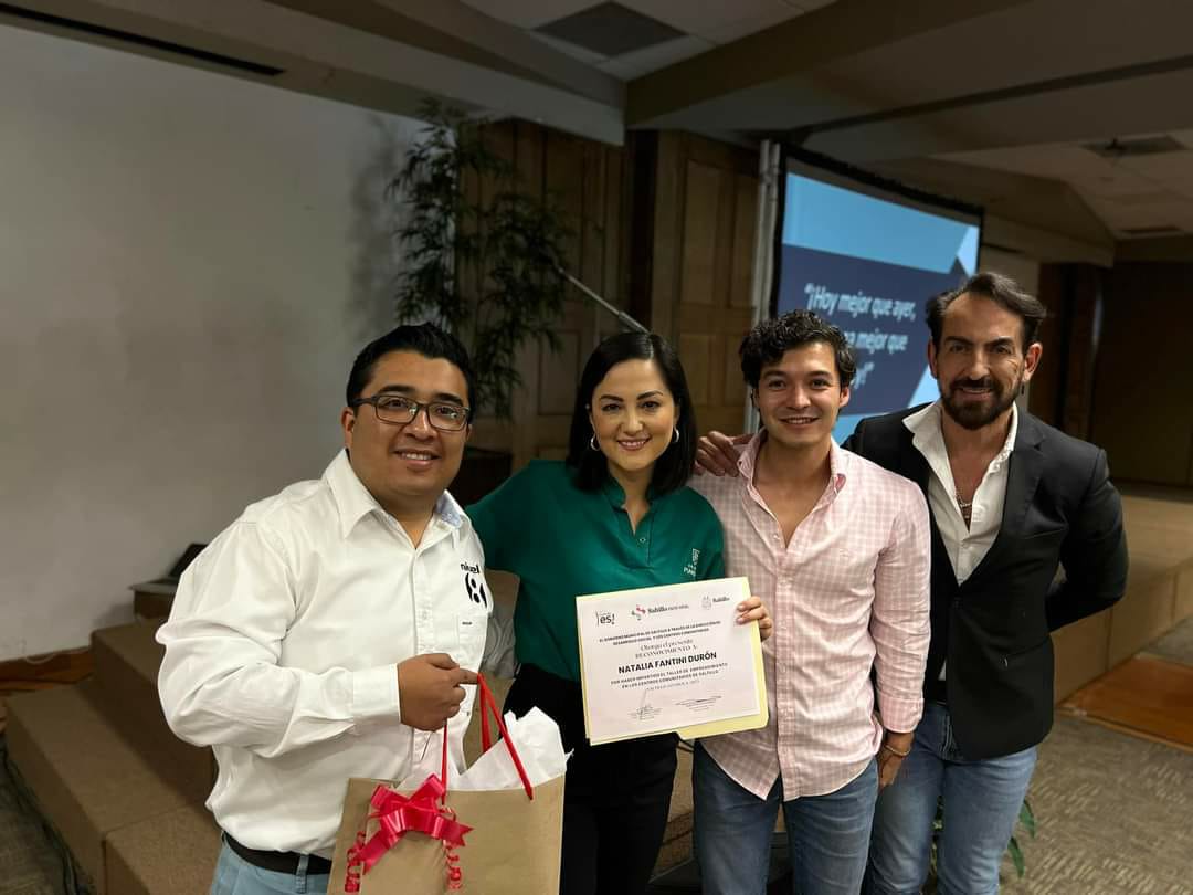CoparmexSalt's tweet photo. La Comisión de Empresarios Jóvenes Coparmex Coahuila Sureste llevó a cabo el Taller  de Emprendimiento para Centros Comunitarios de #Saltillo 👨🏻‍💼👩🏻‍💼💼 
Agradecemos la participación de nuestros socios al compartir sus experiencias durante el Taller 👏🏻
#Coparmex #JóvenesCoparmex https://t.co/FXKxZzkISV