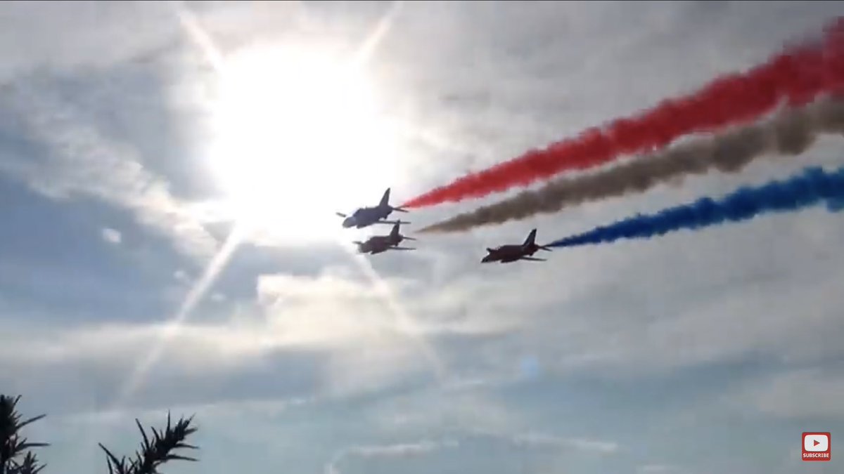 mathteacher2695's tweet photo. A great way to start off a discussion on parallel lines and where we can find them … it even captured a plausible real life example of how they can be curved also! #mathstalk #linesandangles #redarrows #parallellines https://t.co/TWAXXNGLsW