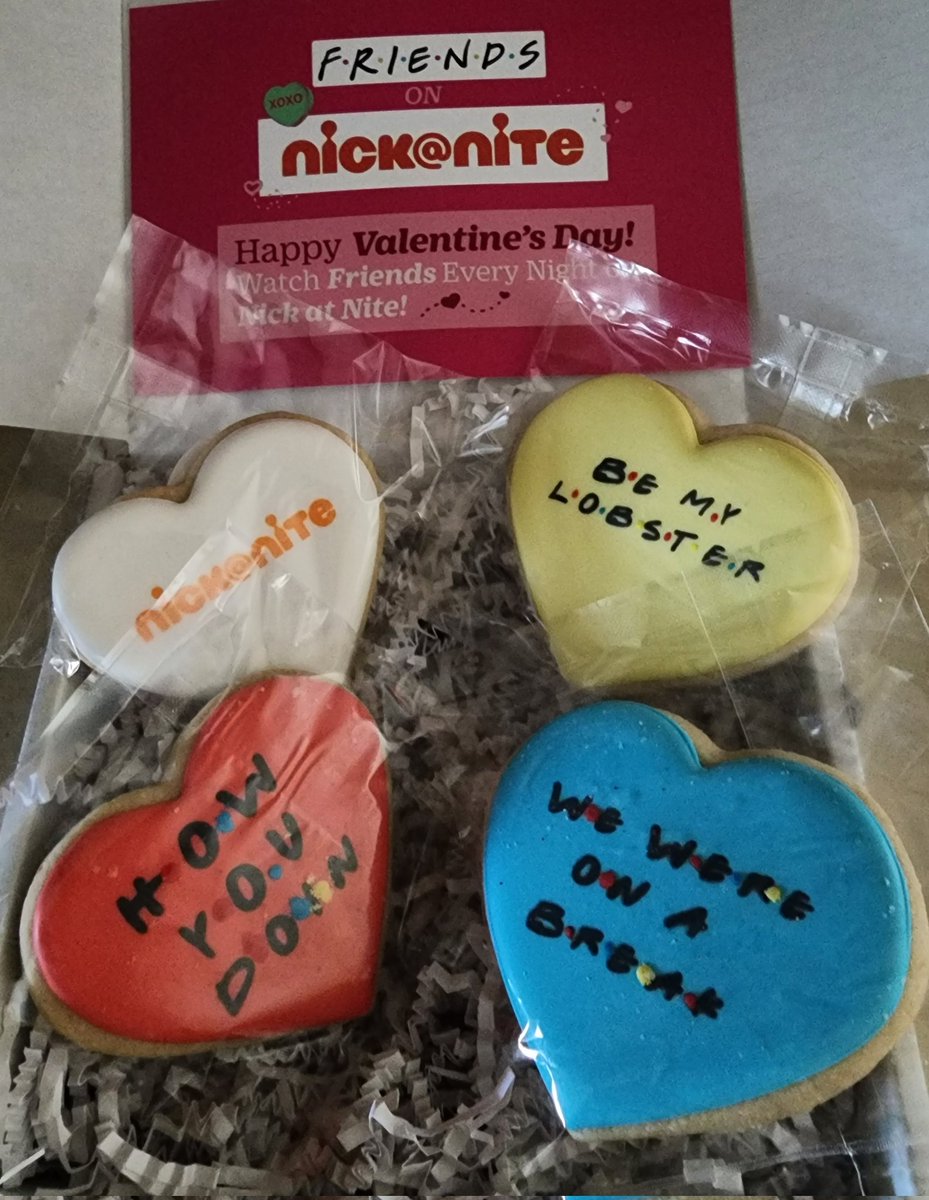 lexiquin's tweet photo. @FriendsTV Thank you very much for these colorful #FRIENDS-inspired treats 😋 #NANFRIENDS #VDAYGIVEAWAY @gofooji 💕 https://t.co/OP5ADgfowZ