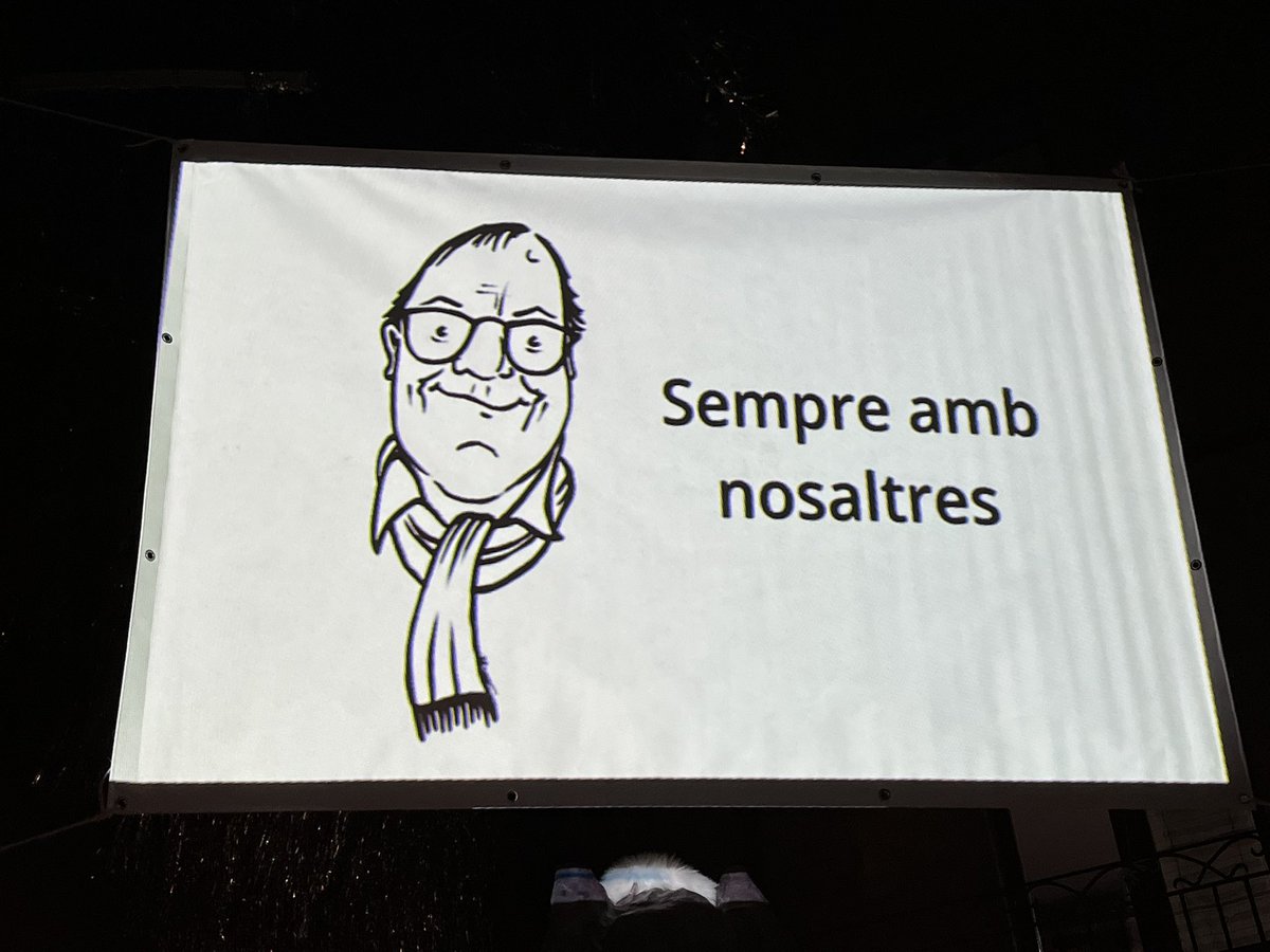 xavier_sole_pla's tweet photo. Emotiu i merescut homenatge a una persona entranyable i molt estimada #drblanch #aixeta #carnavalsolsona #solsona https://t.co/OlAxgLzKJC