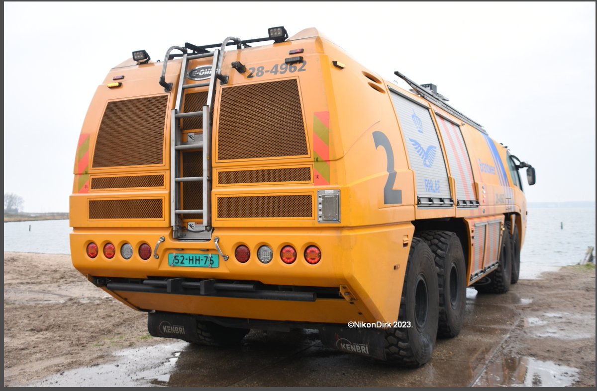 Nikondirk's tweet photo. E-One #Crashtender van @VlbEindhoven. https://t.co/tCtvWfjxnK
