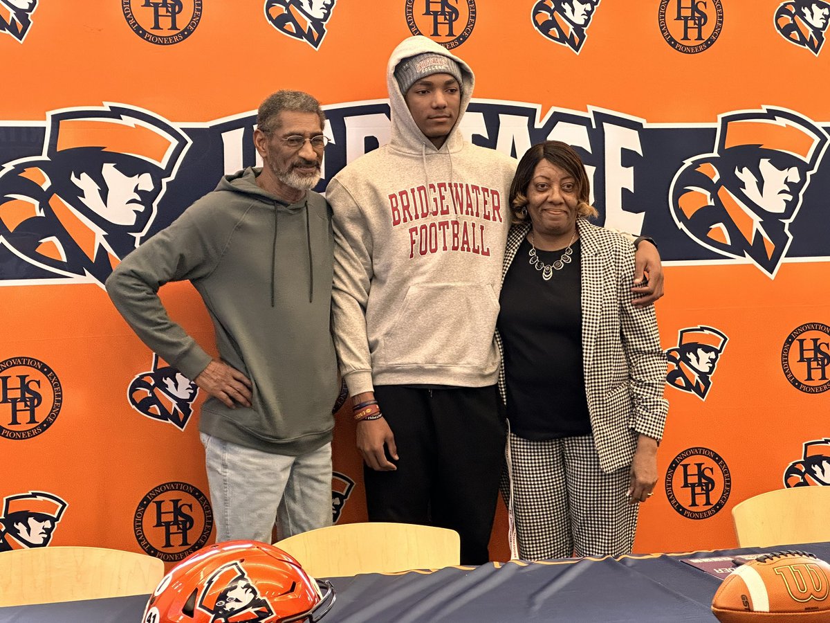 Congrats to <a href="/hhspioneersfb/">Brad Bradley</a> ‘s <a href="/JBateman9_/">Jaicere “Hov” Bateman ⁹</a> ! Our #ABC13FootballFriday “Player of the Year” made it official this afternoon, signing with <a href="/BH2OFootball/">Bridgewater Football</a> ! <a href="/13Sports/">ABC13 Sports</a>