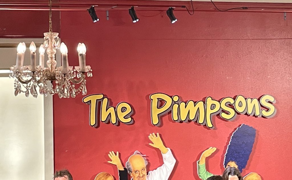 henriettaHki's tweet photo. En tiennyt, mitä odottaa The Pimpsonsilta @Q_teatteri mutta en ainakaan mitään näin synkkää😳 https://t.co/IrXs95sqrc