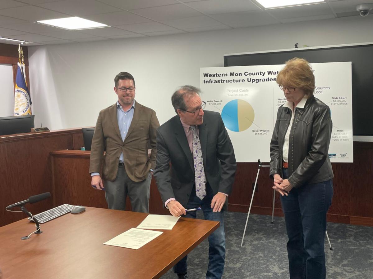 DEVELOPER, UTILITY BOARD and Mon County (West Virginia) Commission ante up to make sure $14M water and sewer project gets done. They say it's key to future growth. conta.cc/3Ex7uop