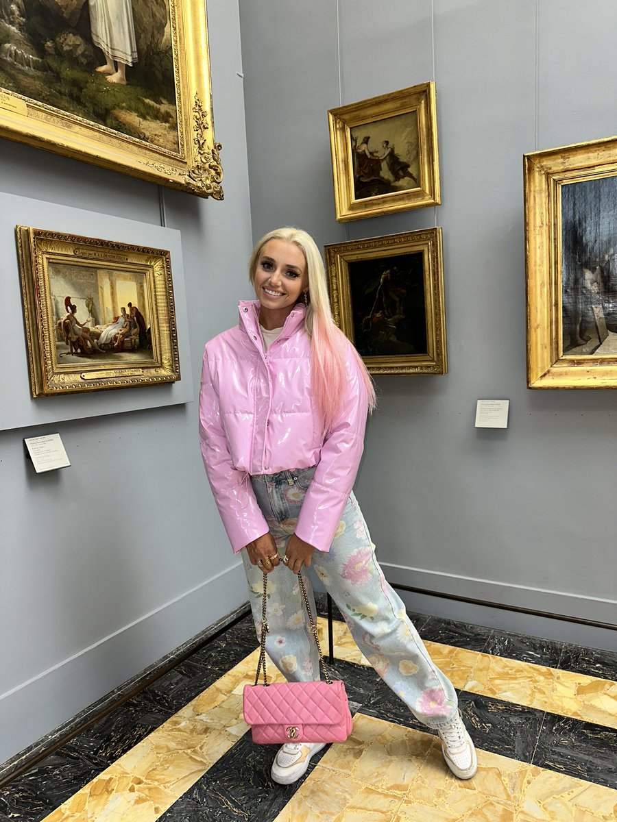 Cass Holland on X: Who doesn't LOUVRE art?🖼️🎨💕