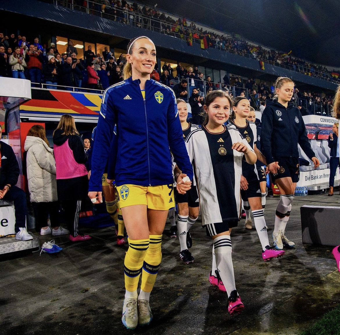KosovareAsllani's tweet photo. Smiles are contagious ✨ https://t.co/tRGtdjpk0B