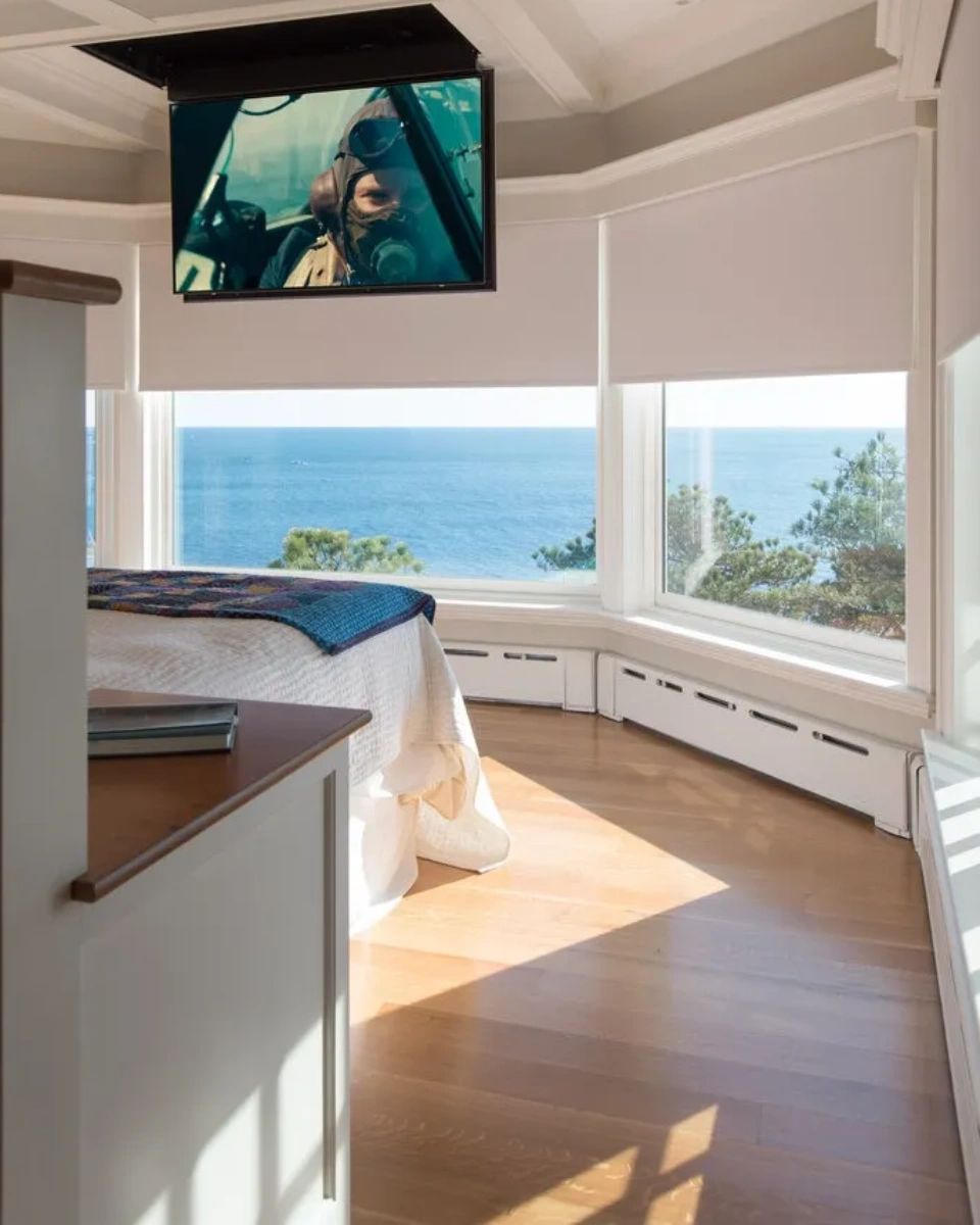 KenPremier's tweet photo. Imagine an oceanfront master bedroom with a stunning view you'll wake up to each morning. We'd love to make it your reality with our #renovations. To find out more, give us a call at (978) 352-7002. #PremierBuilders #BostonBuilder https://t.co/HJVllwrQ5V