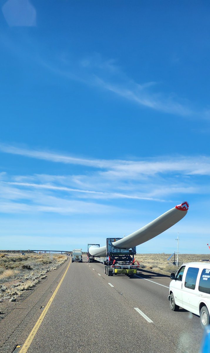 Big load comin thru 🤩 #Truckinlife #Windmillblades #oversize