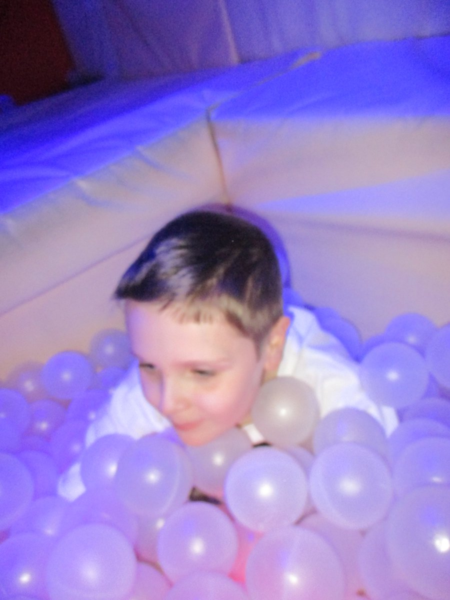 2W_MrsWalsh's tweet photo. chilling and having fun 😊 #makeadifference https://t.co/VHMiqSyaPP