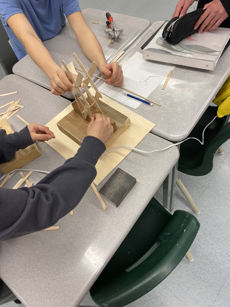 MsHendrix5's tweet photo. Ss are using their collaboration and creativity as they work together in our first judo bot challenge! https://t.co/YkMflp0sAi