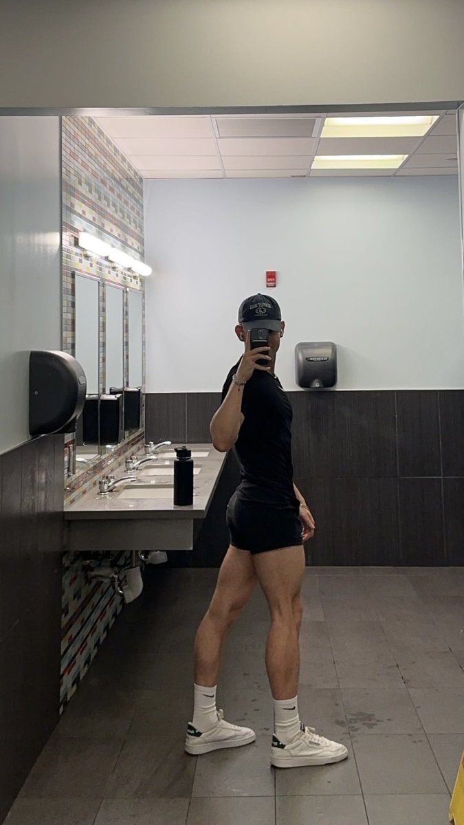 ajdxff's tweet photo. shorts keep getting progressively shorter https://t.co/48UNKaiVMO