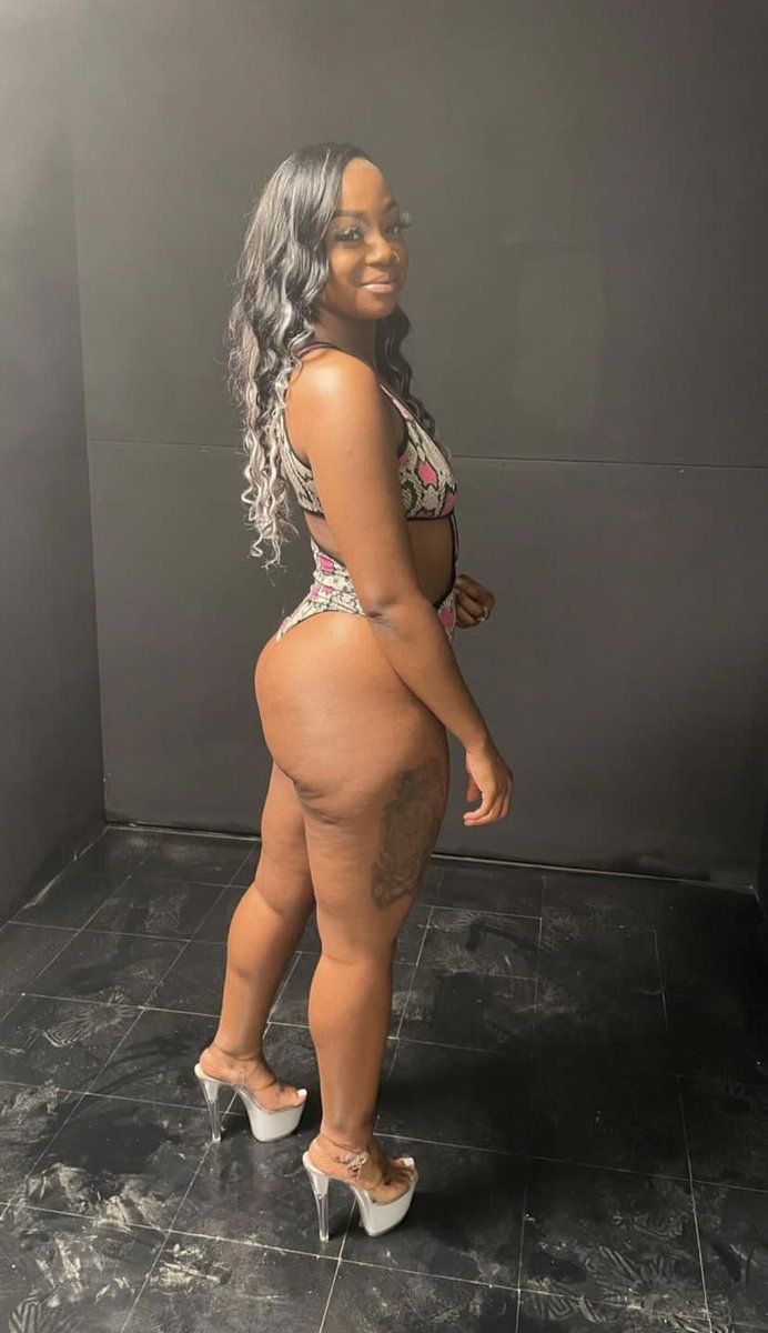 SlimmBlazee's tweet photo. Bookings for meet ups parties and more or facetime me👅👅💕 https://t.co/st8pwR3l9s