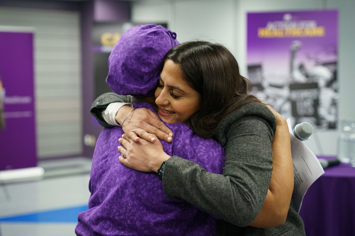 HonKamalKhera's tweet photo. Day in & day out PSWs have continually put the needs of others before themselves, and have always been there to care for Canada’s Seniors.
PM @JustinTrudeau, @leah_taylor_roy, @majidjowhari & I sat down to listen to the heroic, harrowing stories of PSWs from @SEIUHealthCan. 1/2 https://t.co/CbfEskdJRq