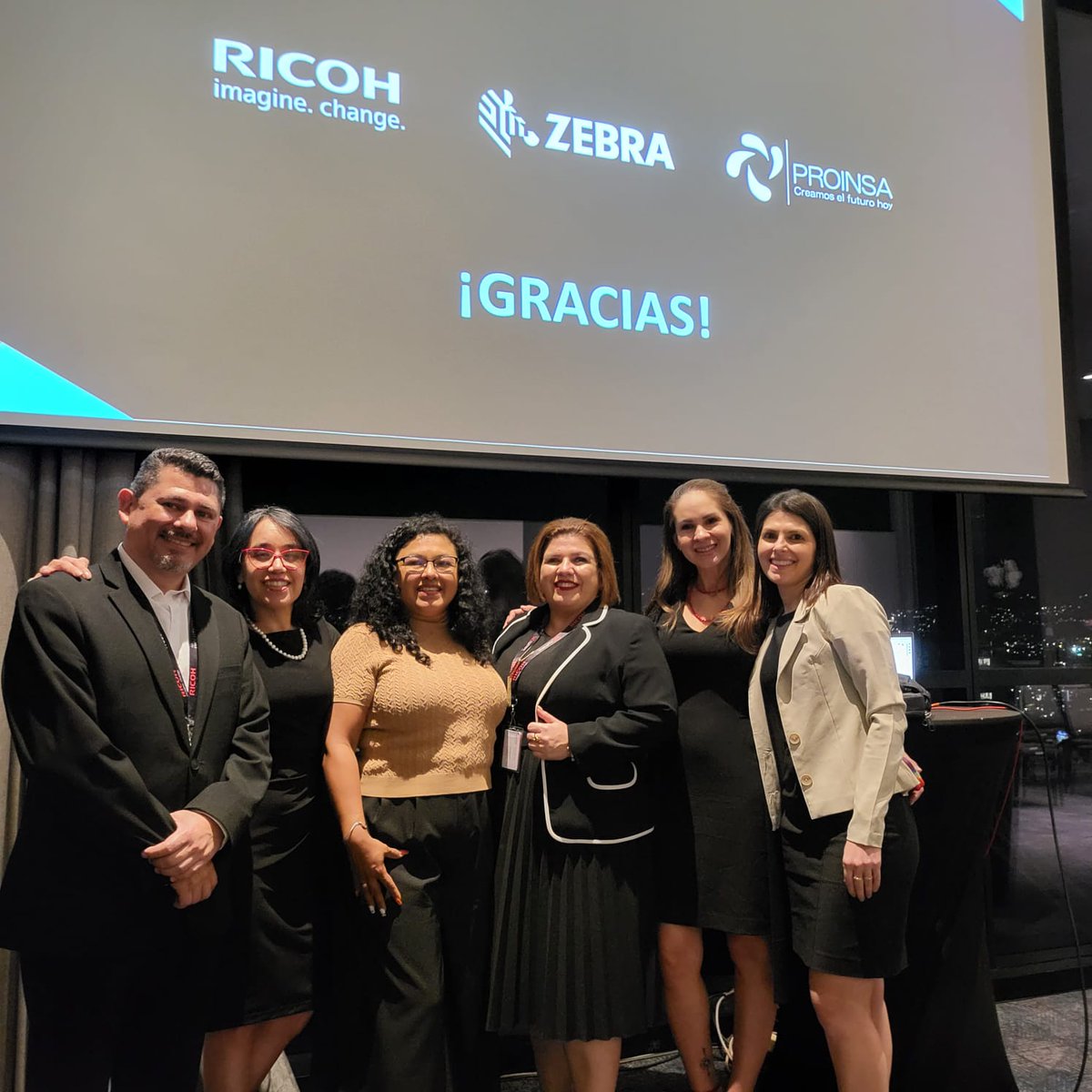 RicohLA's tweet photo. ¡Gracias a todos los asistentes! 👏
Ayer #RicohCostaRica en alianza con @ZebraTechnology y #Proinsa celebraron un evento donde los asistentes pudieron experimentar tecnología #𝐑𝐅𝐈𝐃 de última generación para eficientar las cadenas de suministro. 📲 https://t.co/fXmFZEudvf