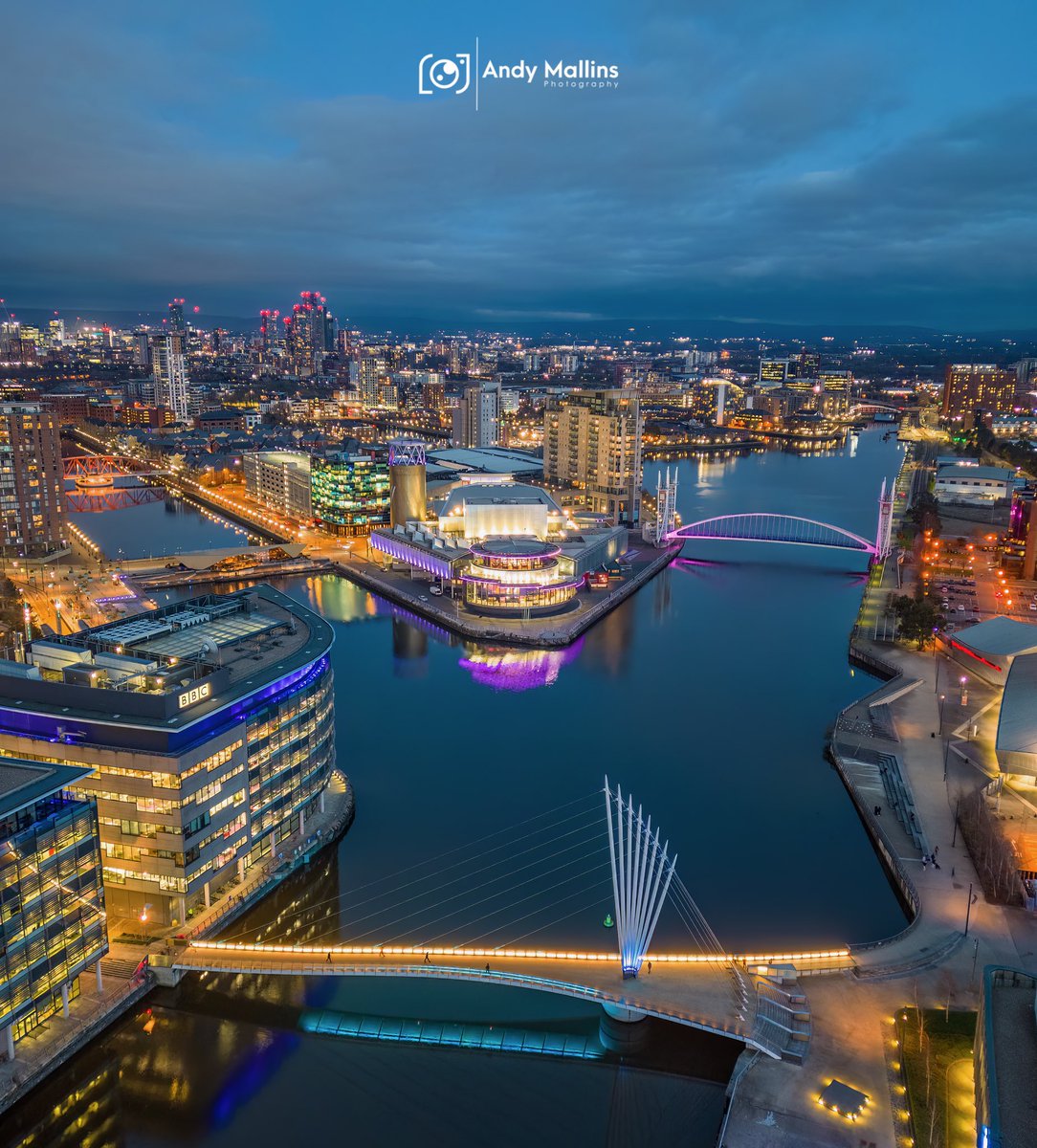 Salford Quays at Blue Hour yesterday 🏙️

#salfordquays #salford #mediacityuk