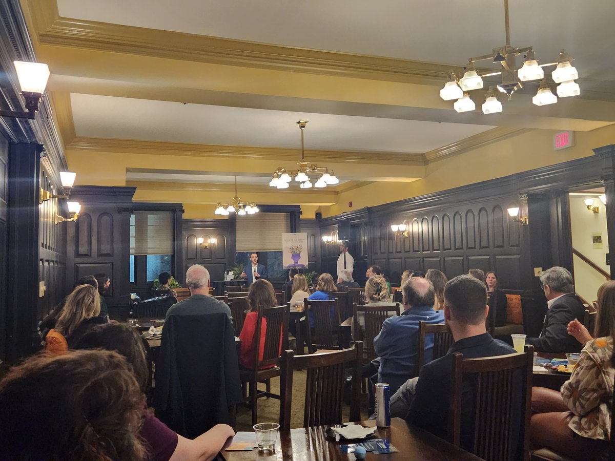 CommPound's tweet photo. Last week's LinkedInLocalBaltimore event featured a talk from Nhu Nguyen of Brand Nhu Creative and Dr. Greg Hoplamazian from Loyola's Emerging Media Program.
#loyolamaryland #linkedinlocalbaltimore #mentalhealth #Nami https://t.co/w1VWM2YIFd