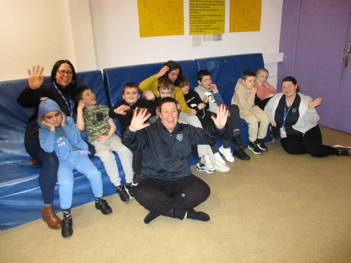 2W_MrsWalsh's tweet photo. When the silly teacher decides to try and get a class photgraph in the most exciting place! 😉😜📸 12 attempts later! Lots of laughing, chasing, rolling,tickling and quick poses!  #makeadifference https://t.co/mOFSVBMi8i