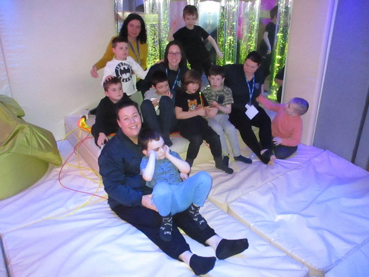 2W_MrsWalsh's tweet photo. When the silly teacher decides to try and get a class photgraph in the most exciting place! 😉😜📸 12 attempts later! Lots of laughing, chasing, rolling,tickling and quick poses!  #makeadifference https://t.co/mOFSVBMi8i