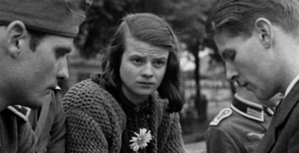 Berivan_Aslan_'s tweet photo. #Neverforget : Sophie Scholl, Hans Scholl & Christoph Probst, executed by the #nazis 80 years ago today for public resistance to the regime as the White Rose Movement.
Heute vor 80 Jahren wurden #SophieScholl , #HansScholl & #ChristophProbst, von den Nazis ermordet.
#WeißeRose https://t.co/2YritKhh5h