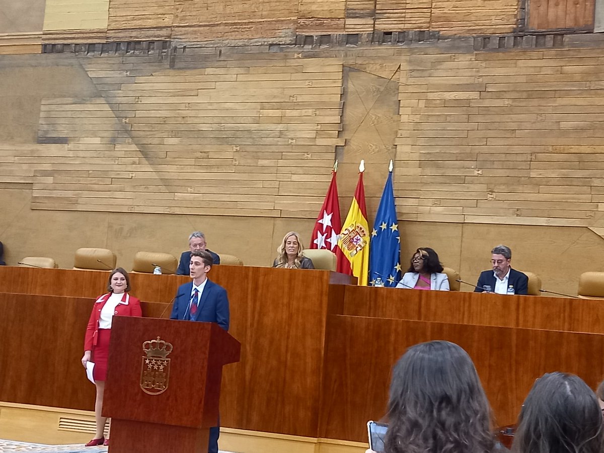 Esta tarde, en la Asamblea de Madrid, he tenido la suerte de acudir al acto de clausura "Global Classrooms, 2023". Merecido reconocimiento a las 55 delegaciones finalistas y fallo de las 10 delegaciones que nos pueden representar en <a href="/ONU_es/">Naciones Unidas</a> . Congratulations!
#IFC_Madrid