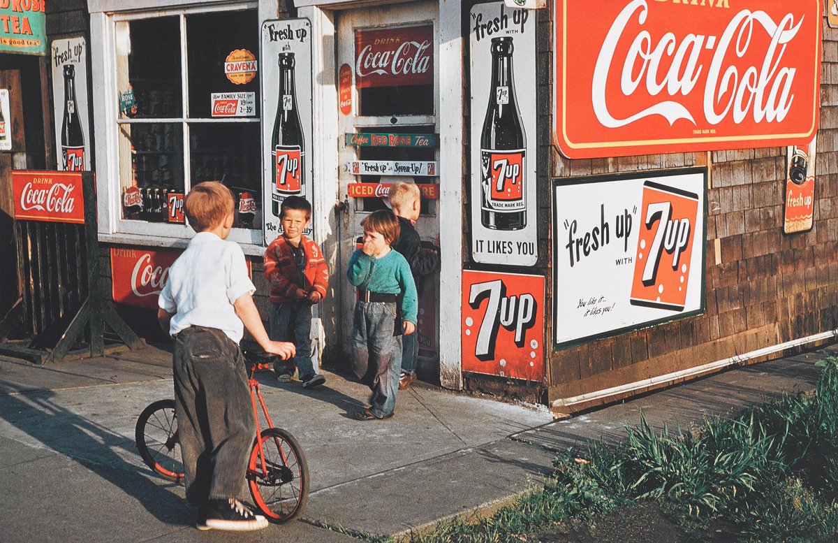 📸 Fred Herzog's 'Bogner's Grocery,' shot in 1960 
© Fred Herzog vancouverisawesome.com/courier-archiv…