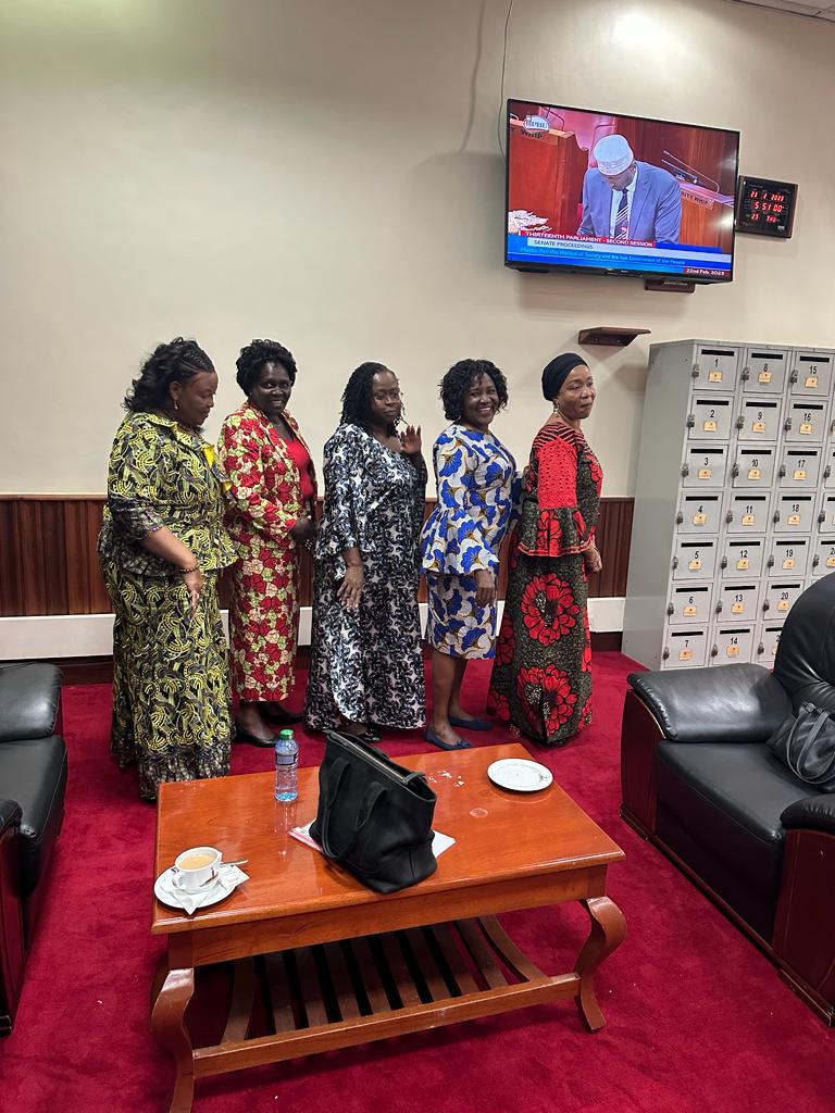 KEWOPA's tweet photo. #SupportingLocalDesignersKE
#WomeninPoliticsKE @SenJanetOngera @CrystalAsige Sen. Agnes Kavindu, @SenHamidaK @MargaretKamar, Sen. Beth Kalunda https://t.co/SUL2daWjM0