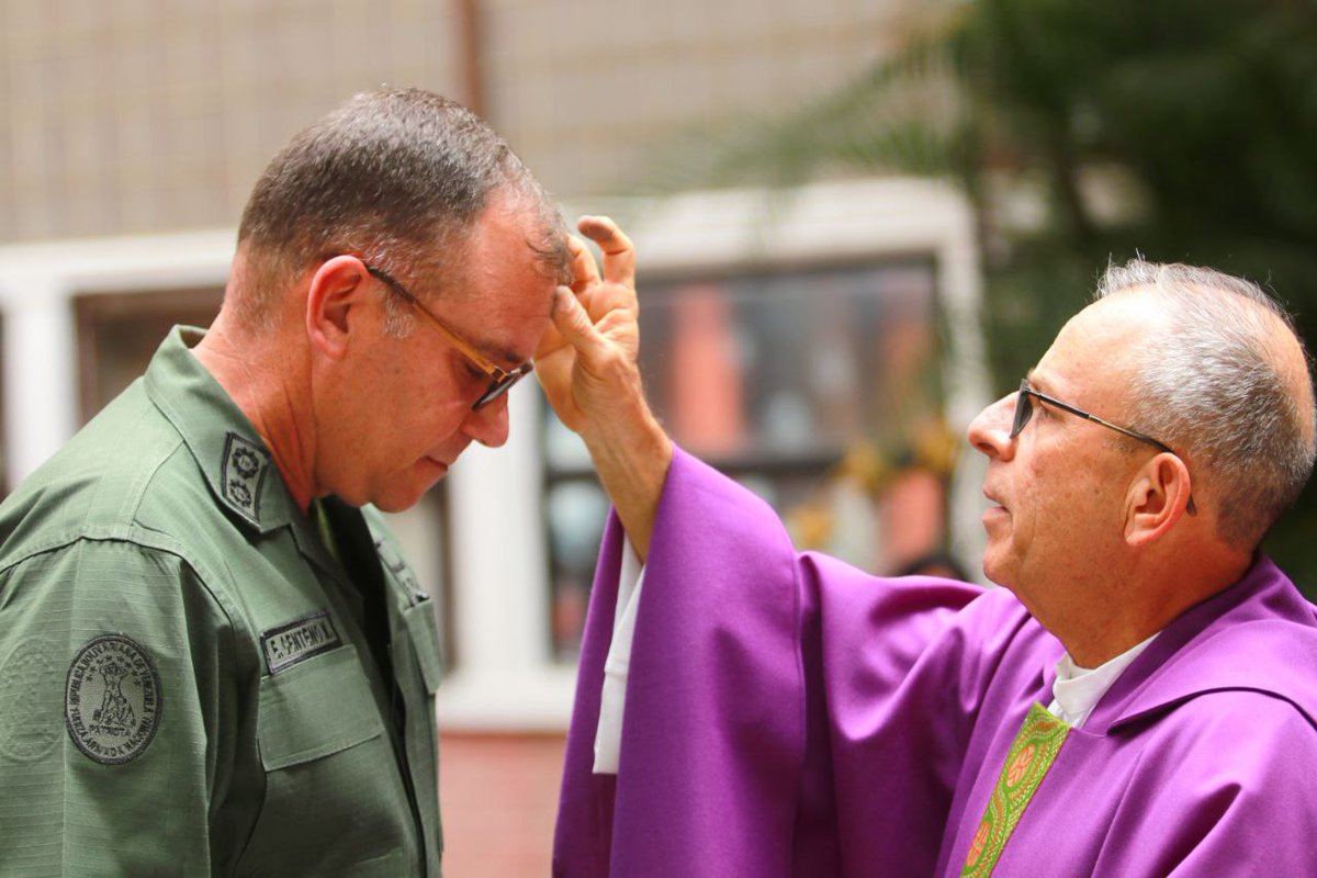 📖#22Feb || (1/2) Desde el Comando General de la <a href="/ArmadaFANBVzla/">Armada_ve</a> se llevó a cabo la Santa Eucaristía que da inicio a la Cuaresma con la imposición de la ceniza a los fieles creyentes, como hijos e hijas de nuestro Señor Jesucristo 

 ¡Feliz Miércoles de Ceniza!