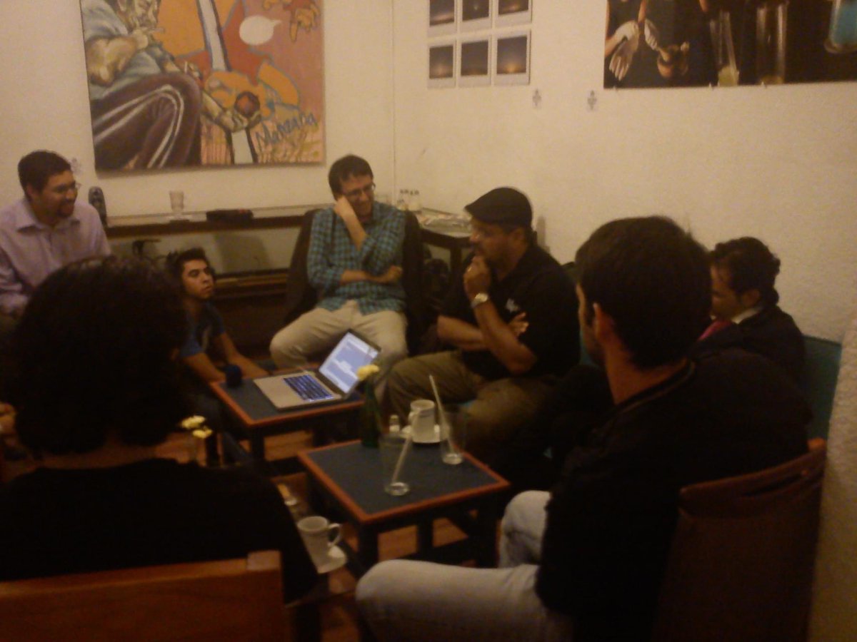 intersticio74's tweet photo. Hace 12 años realizábamos quincenalmente un episodio del Podcast #Intersticio, hablando de temas de Arquitectura, Ciudad y Cultura, alternando sede y participantes.
El #podcast lo iniciamos Juan De A Pie e Ivan Juarez y yo, pero teníamos muchos seguidores, nunca faltaba quorum. https://t.co/VOBEyiJhL2